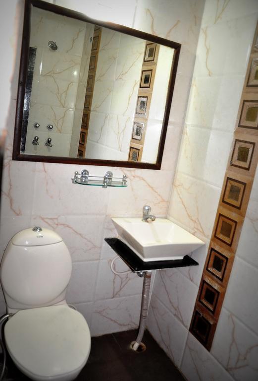 Hotel Peace Point - 1 Min Walking Distance From Station New Delhi Rom bilde