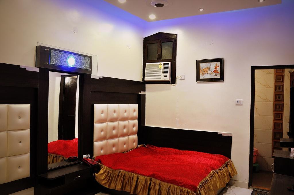 Hotel Peace Point - 1 Min Walking Distance From Station New Delhi Eksteriør bilde