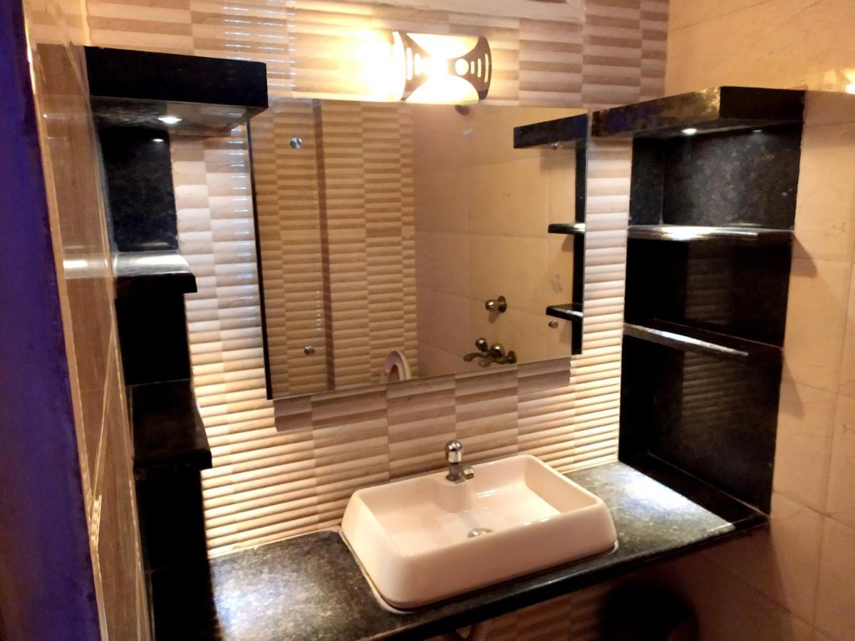 Hotel Peace Point - 1 Min Walking Distance From Station New Delhi Eksteriør bilde