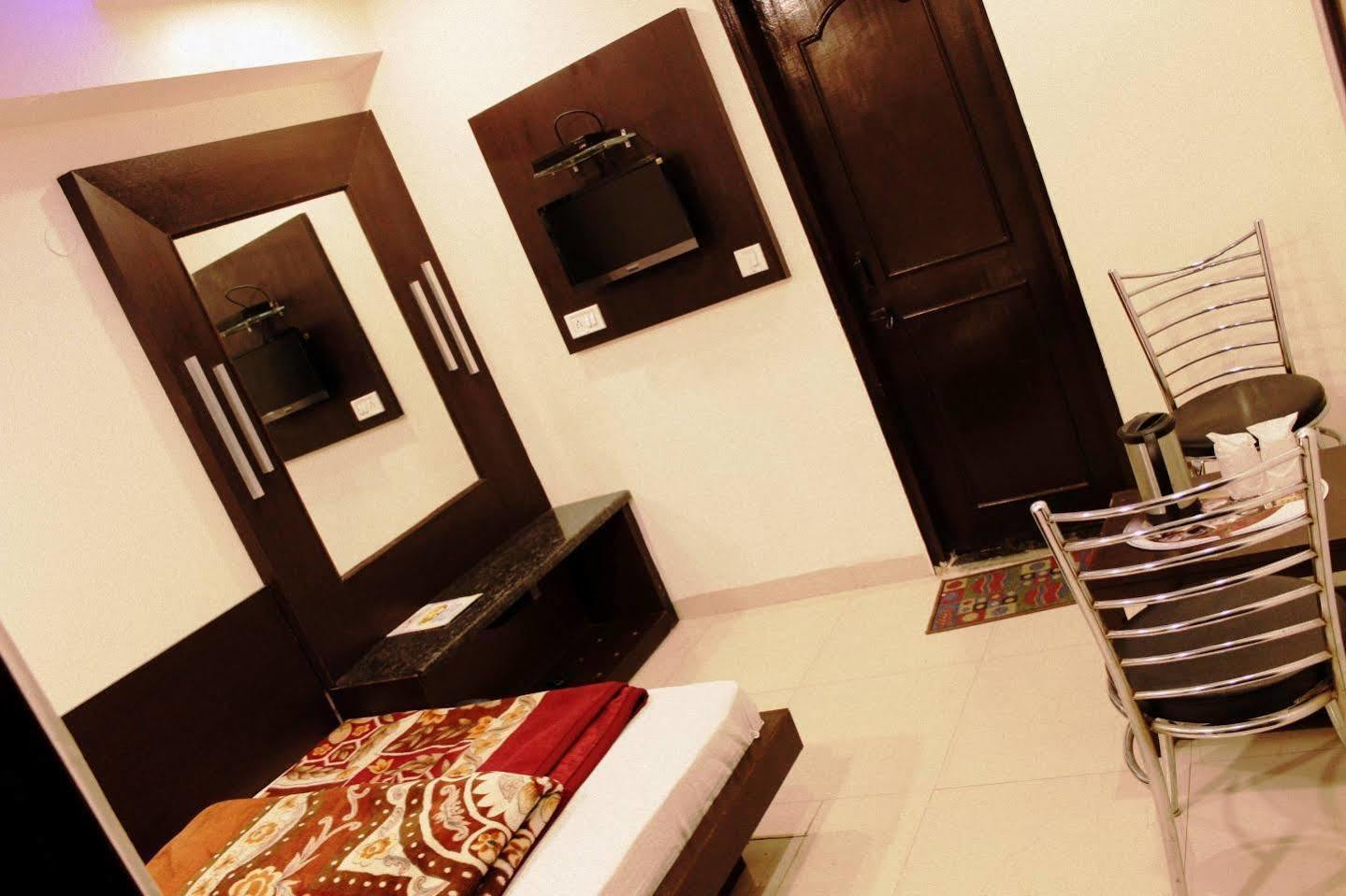 Hotel Peace Point - 1 Min Walking Distance From Station New Delhi Eksteriør bilde