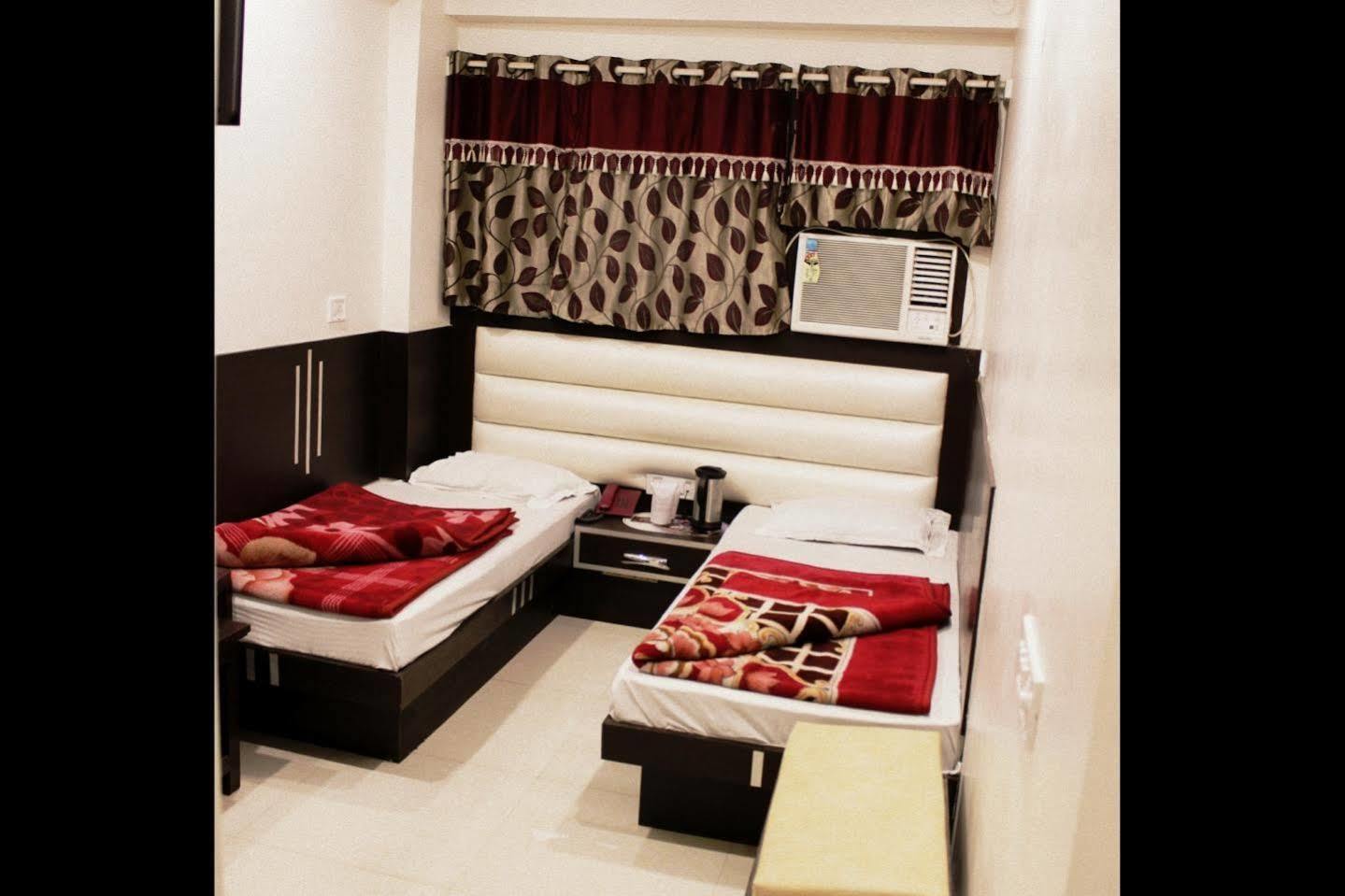 Hotel Peace Point - 1 Min Walking Distance From Station New Delhi Eksteriør bilde